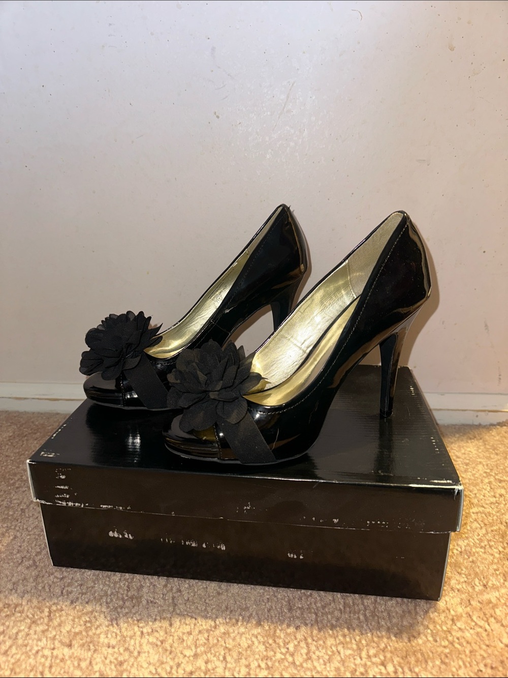 Carlos Santana heels size 7M Cupcake Black